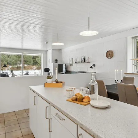 Stunning In With Kitchen 펜션