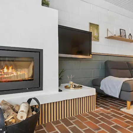 Ferienhaus Stunning In With Kitchen *