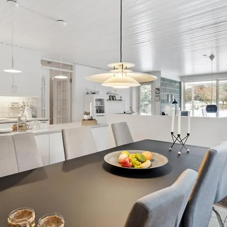 Ferienhaus Stunning In With Kitchen